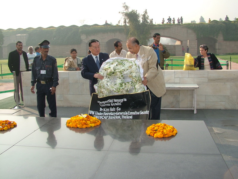 laying wreath at Rajghat with Dr. Kim Hak-Su, Under Secretary General of UN, New Delhi, Feb 2006